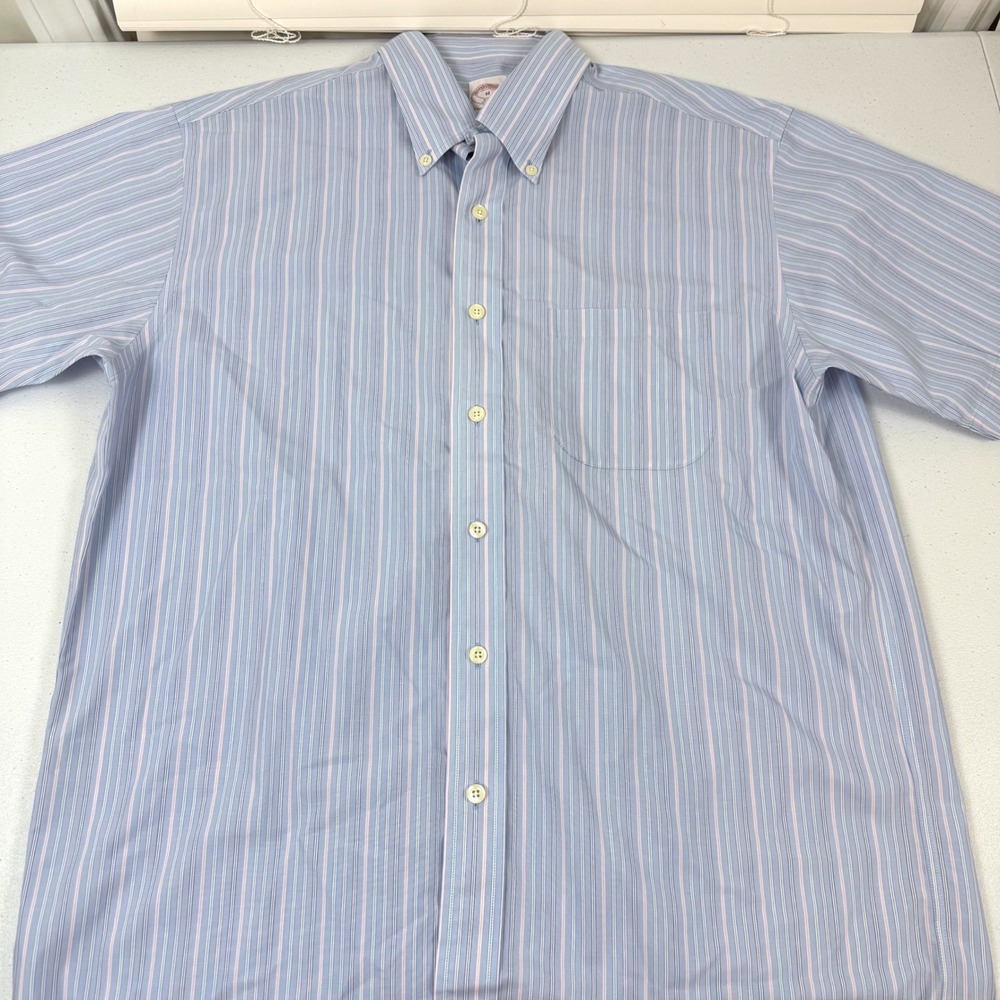 Brooks Brothers 346 Mens Medium Blue Pink Striped Non-Iron Short Sleeve Shirt